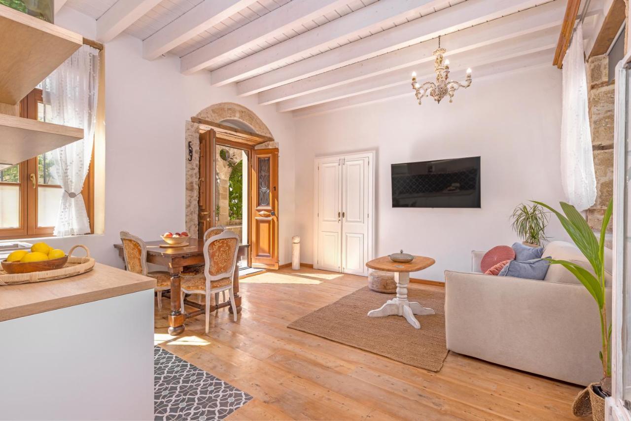 Sala Historical Luxury Apartment *